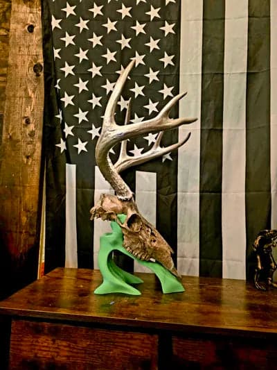 Deer Euro Desk Stand