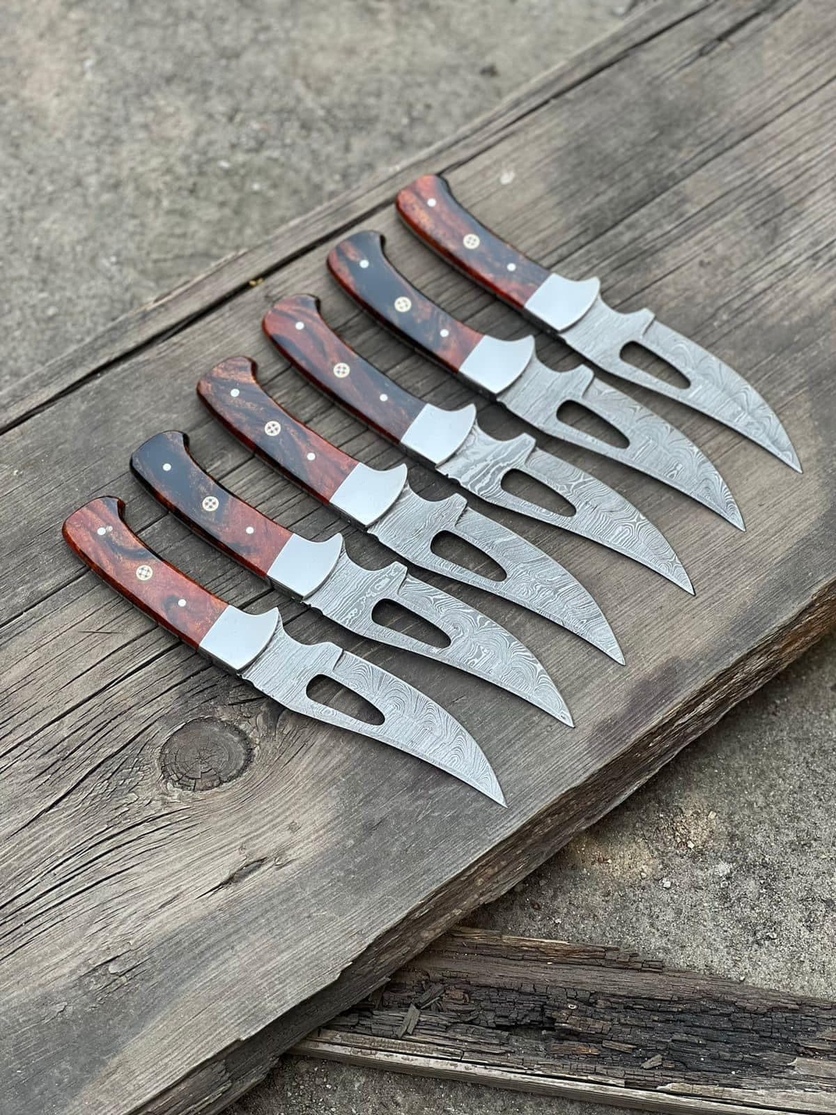 Custom Handmade Damascus Steel Hunting Blade – 4-Inch Resin Handle